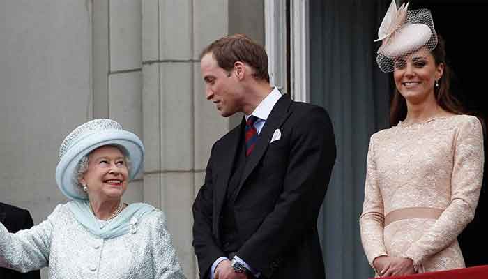 Une vieille vidéo montre la reine Elizabeth essayant de protéger le prince William